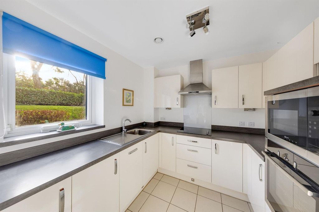 Property photo 2 of 10 09-923Dpfmcs 8 The Clockhouse-37-Medium.Jpg