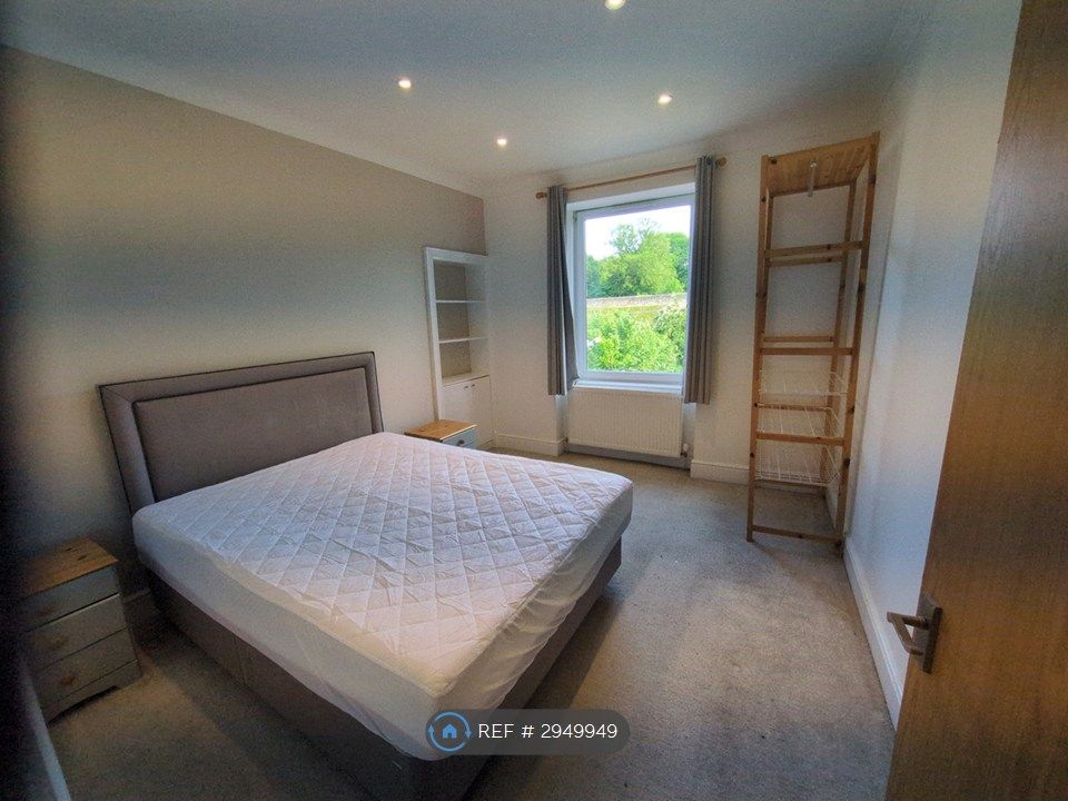 Property photo 2 of 11 Bedroom 1