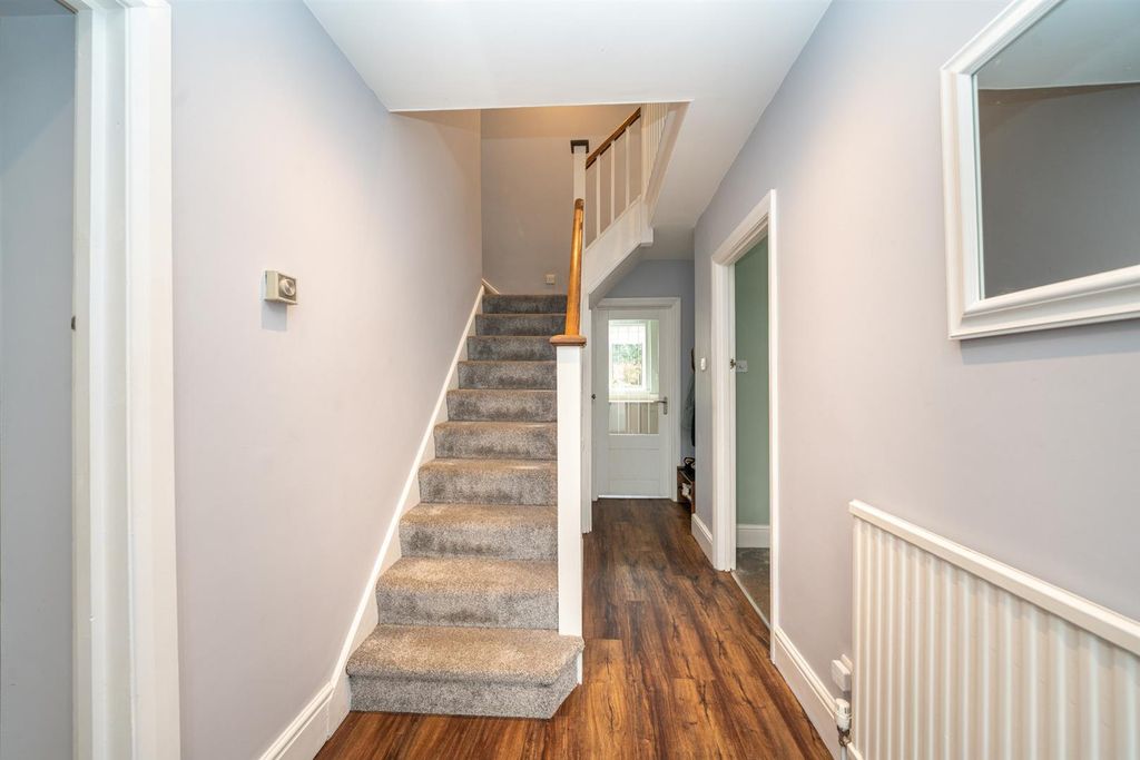 Property photo 2 of 21 Hallway