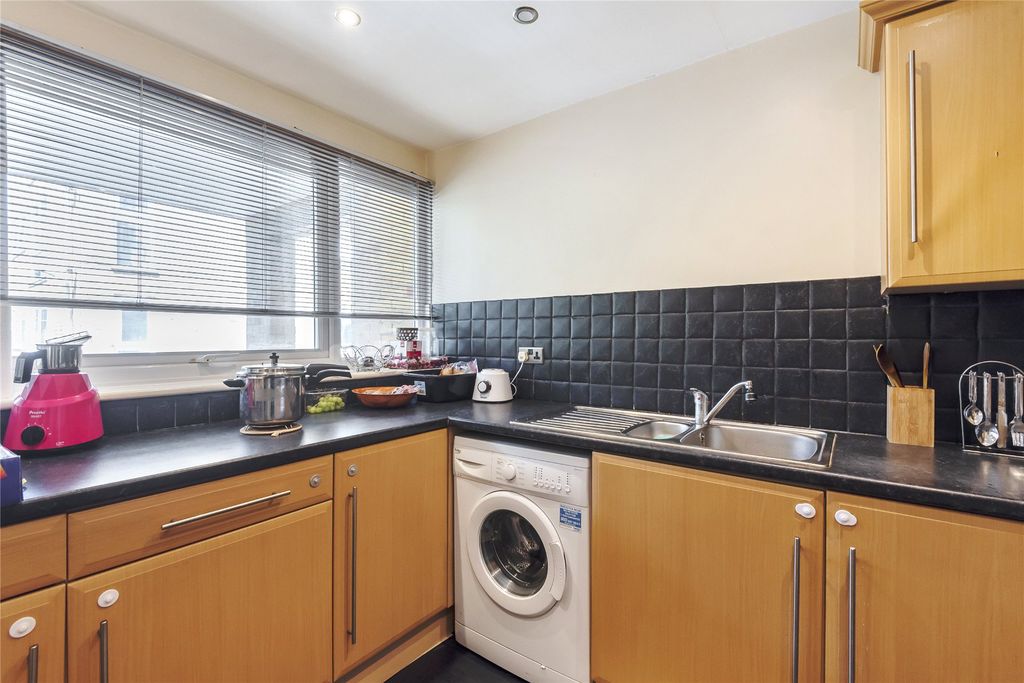 Property photo 3 of 6 Kitchen