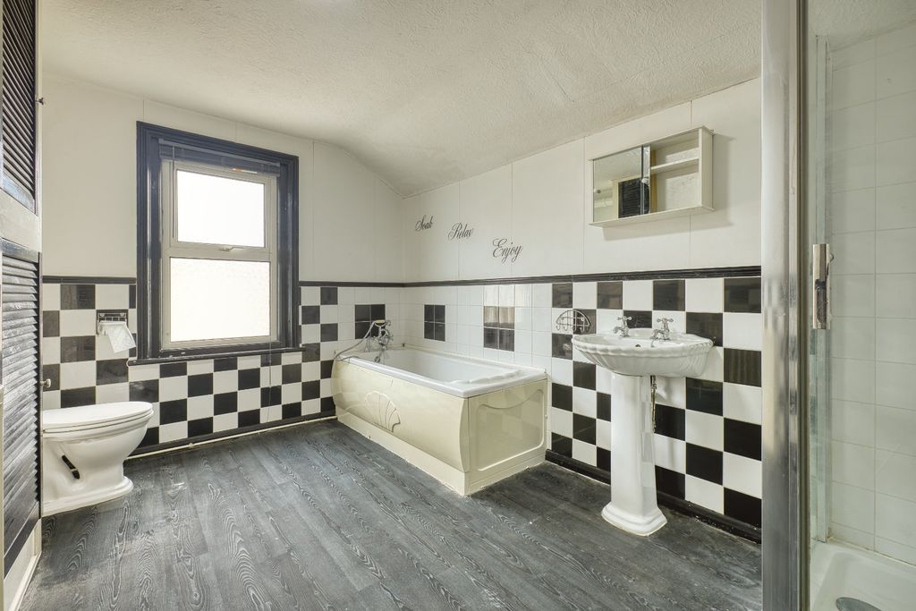 Property photo 3 of 10 Picture 3