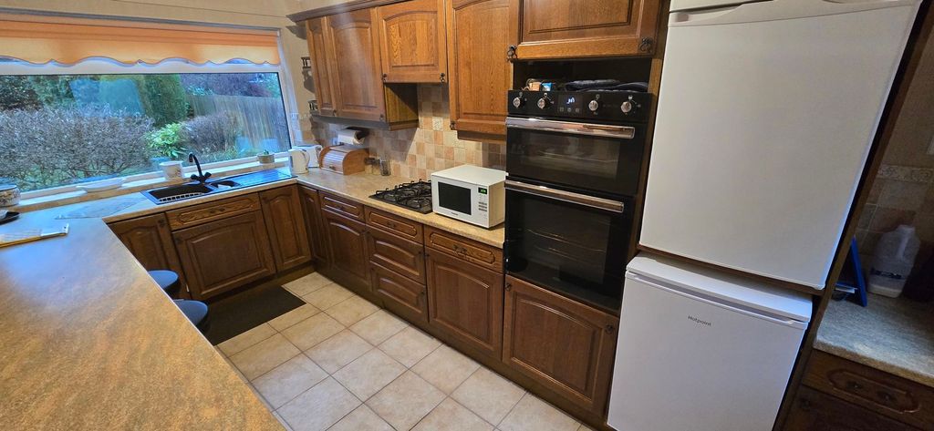 Property photo 3 of 36