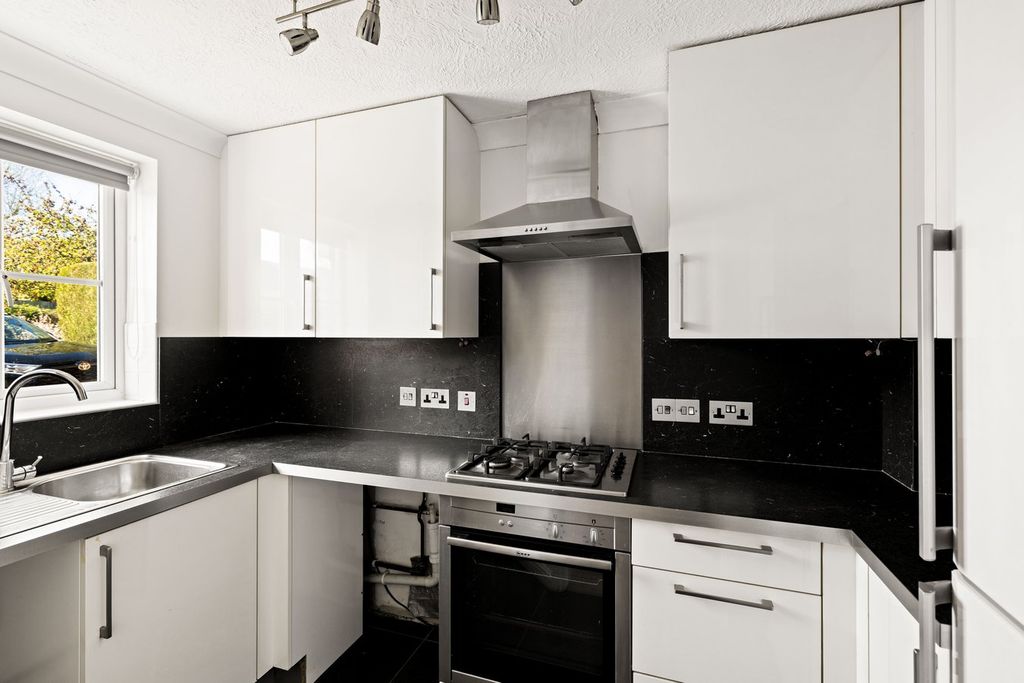 Property photo 2 of 13