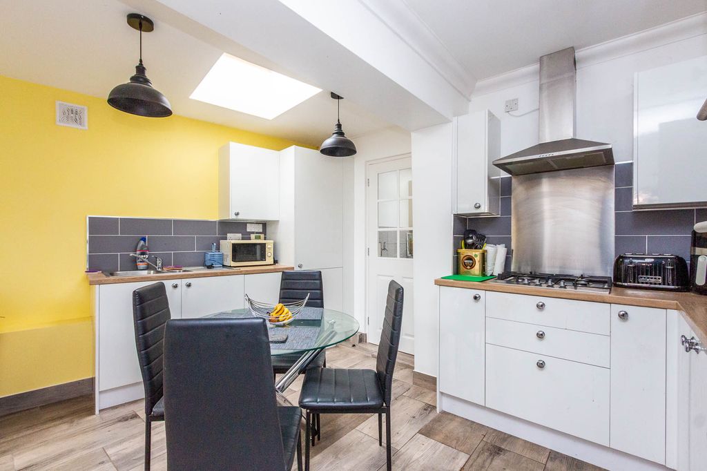 Property photo 3 of 15 Kitchen