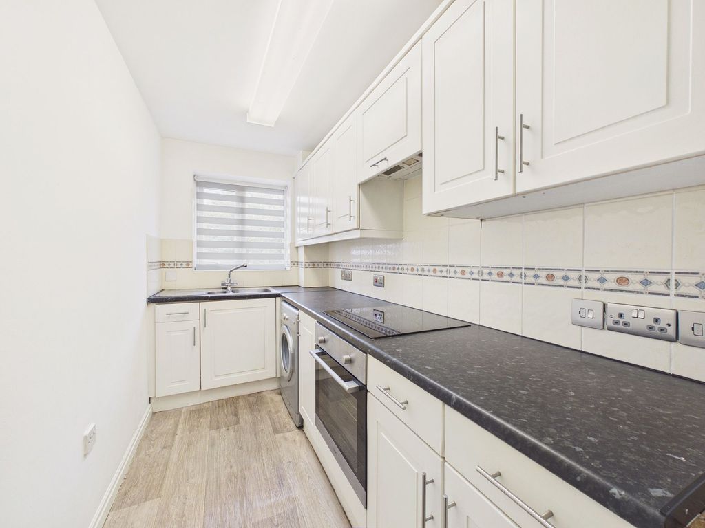 Property photo 2 of 12 Kitchen