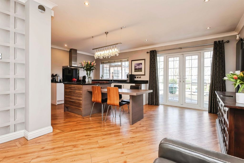 Property photo 3 of 27