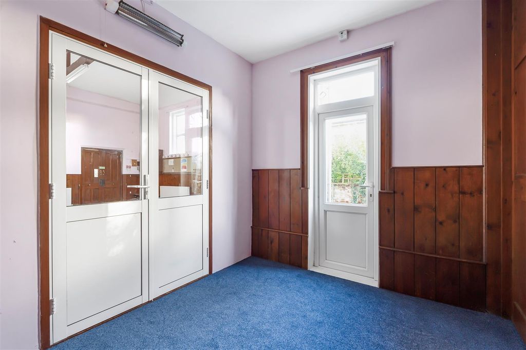 Property photo 2 of 19 28_70014.Jpg