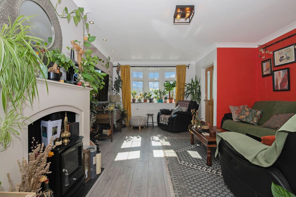 Property photo 3 of 34