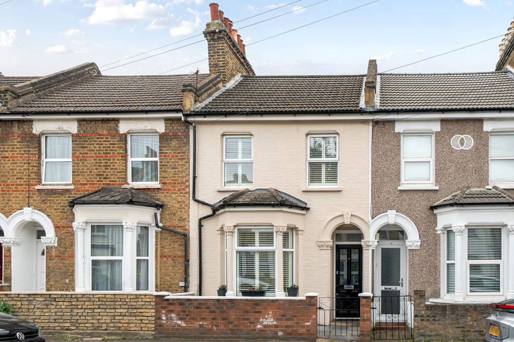 Property photo 1 of 17 1462754-18-6A0B3d...