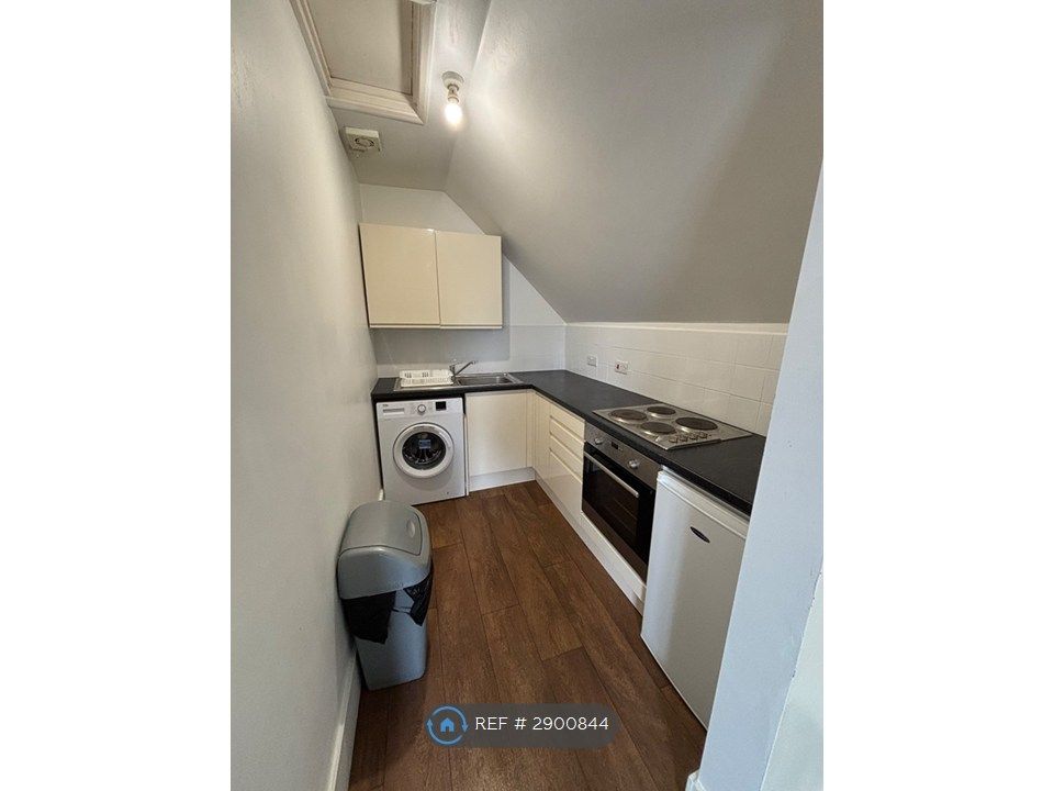 Property photo 3 of 7 Kitchen