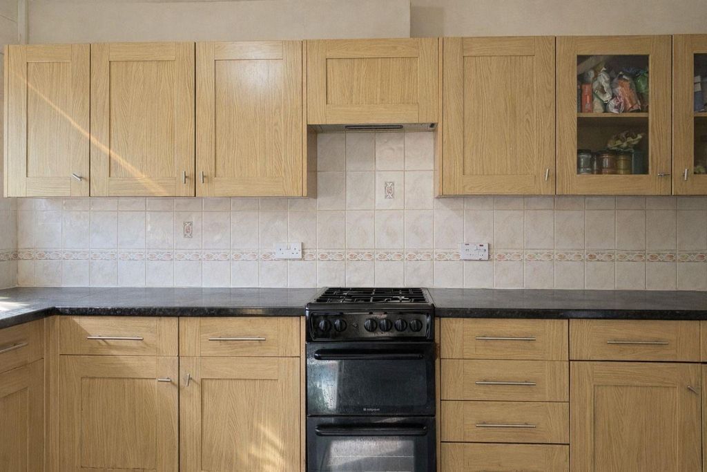 Property photo 3 of 11 Market Street For Rent By Barrain London Estate Ag