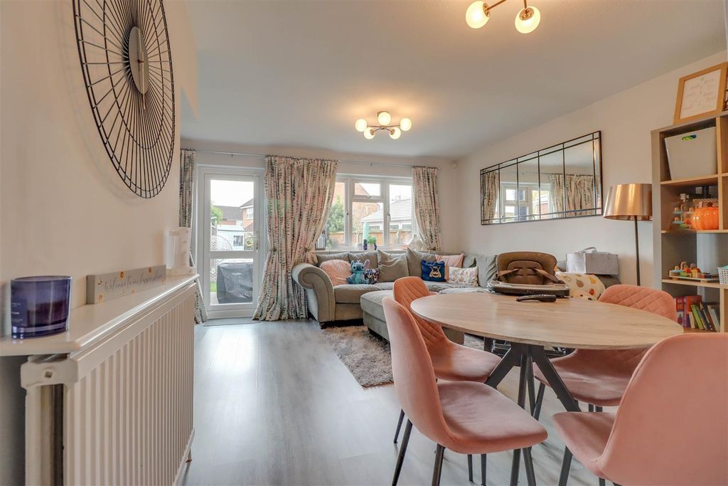 Property photo 3 of 14 60 Roding New Inside-2.Jpg