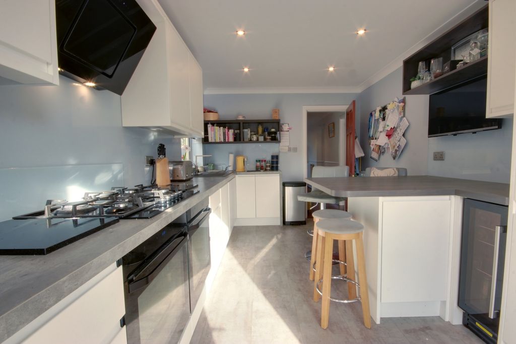 Property photo 2 of 13 1 Kit C