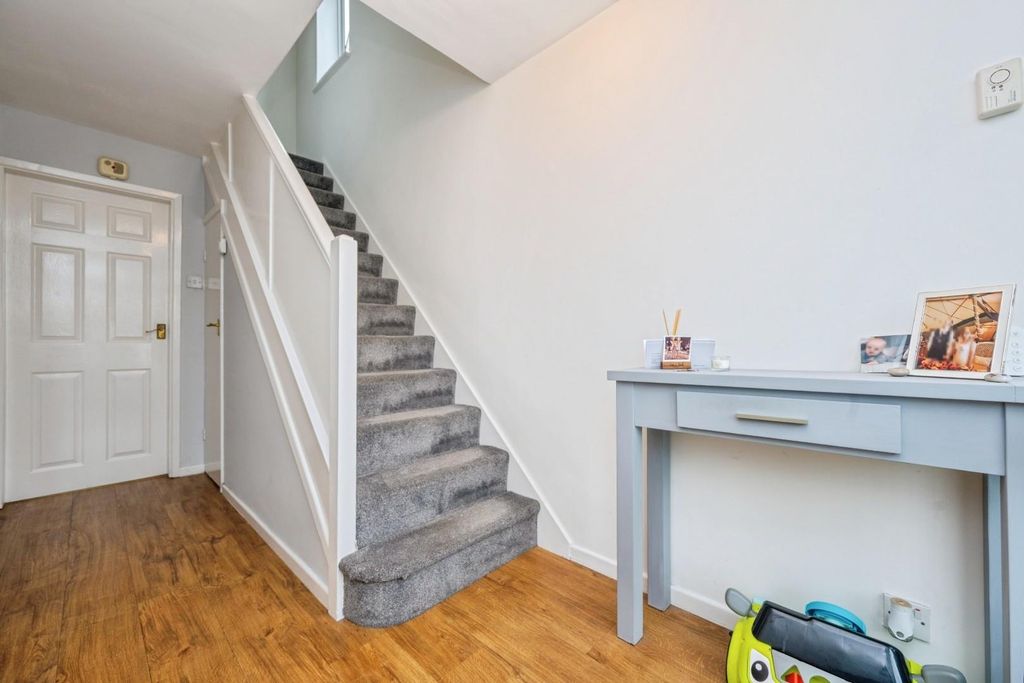 Property photo 3 of 26 33Oakhurst-21.Jpg