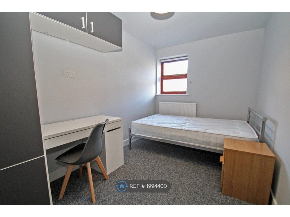 Property photo 3 of 10 Bedroom 1