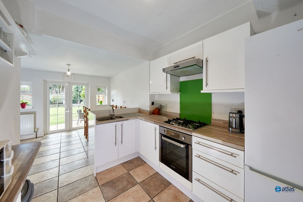 Property photo 3 of 17 Kitchen