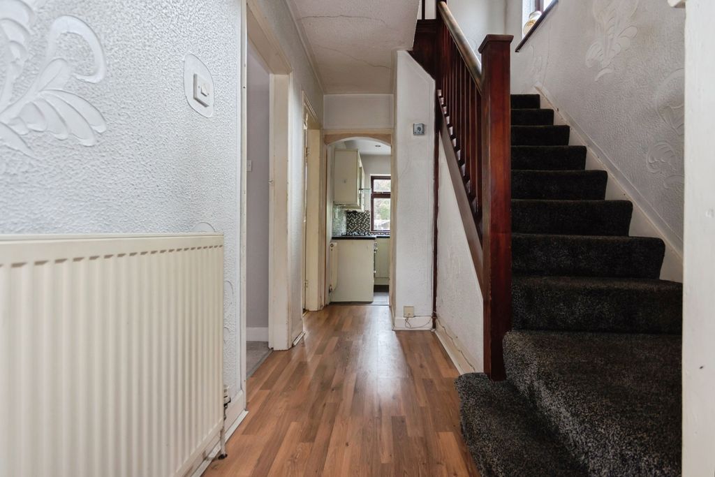 Property photo 2 of 17 Hallway