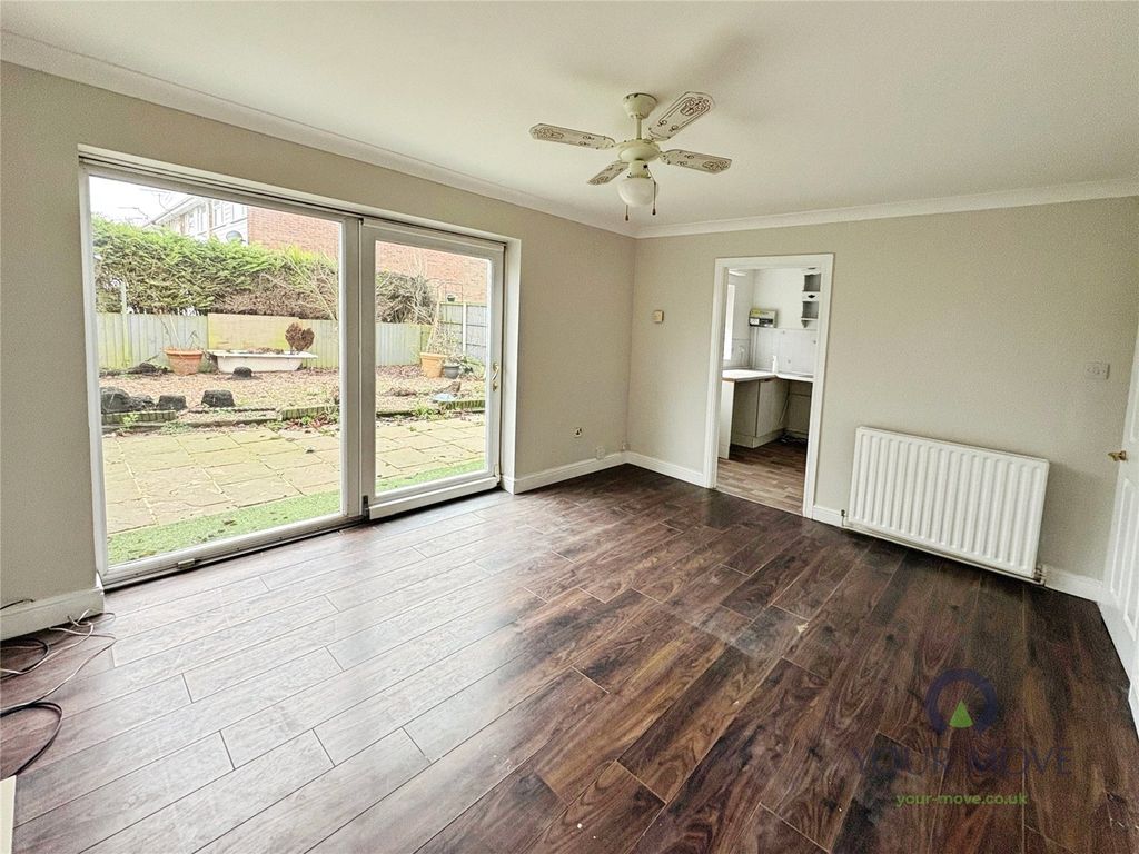 Property photo 2 of 8 Lounge