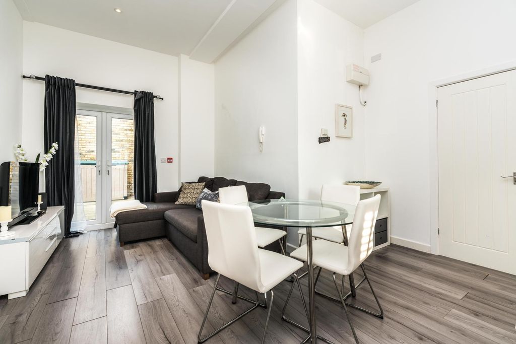 Property photo 2 of 17 Photo 1