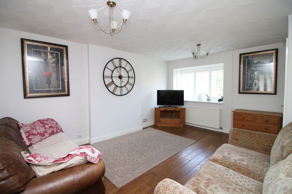 Property photo 2 of 27