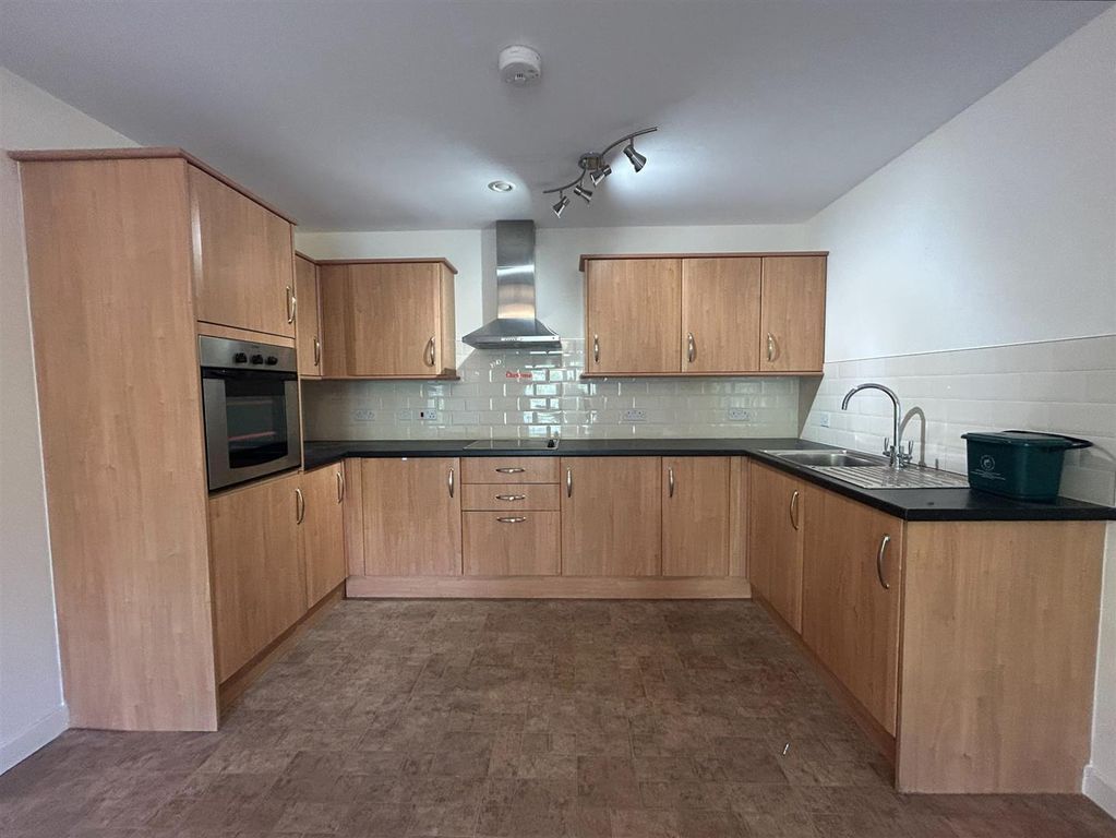 Property photo 2 of 12 Kitchen .Jpeg