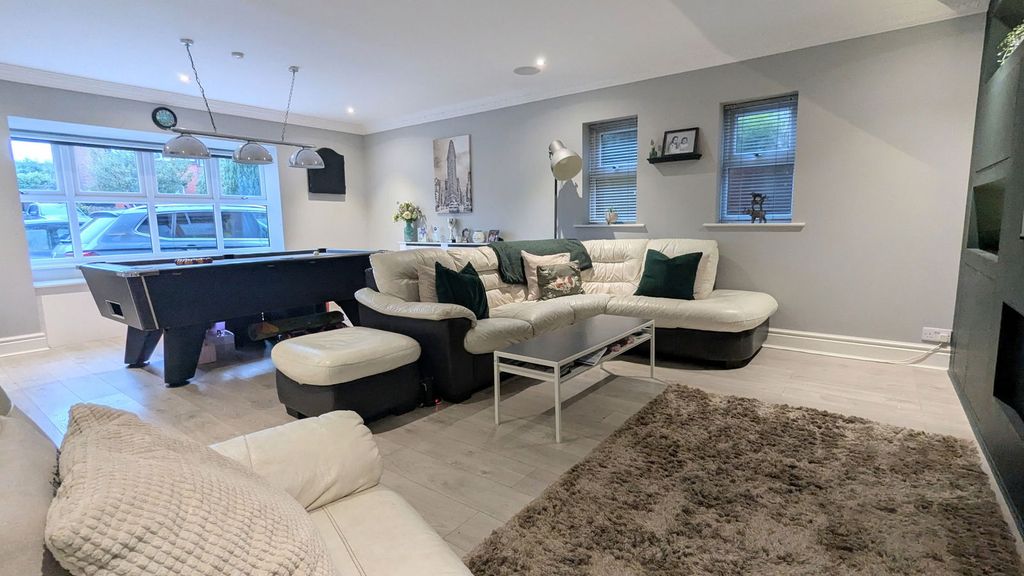 Property photo 2 of 33