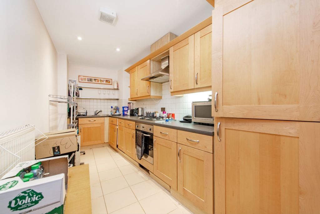 Property photo 2 of 11 Kitchen
