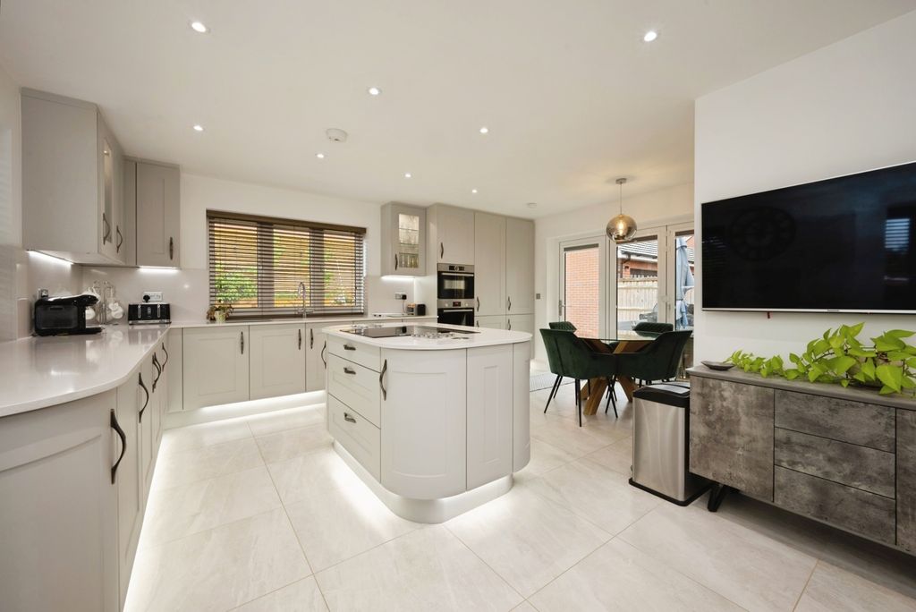Property photo 2 of 23 Pbox-Img.Jpg