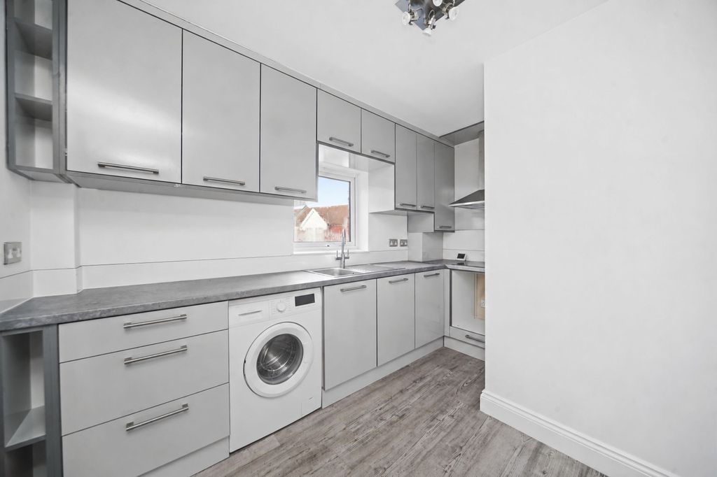 Property photo 2 of 8 Kitchen