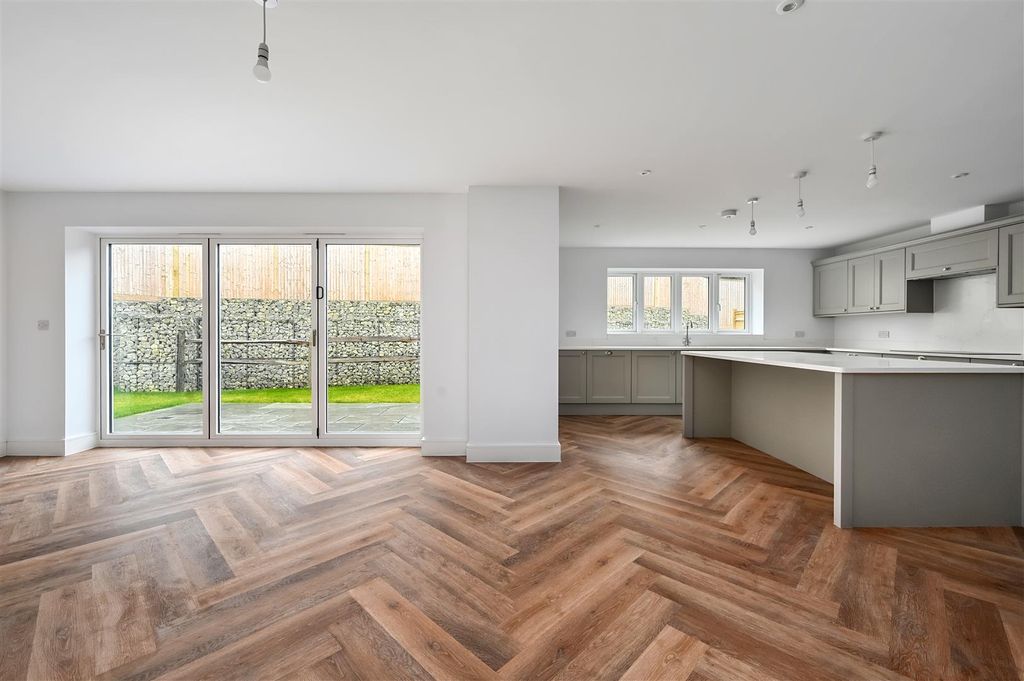 Property photo 2 of 43 Oaklands Place - Hollington Park Road - Houses 5 &amp;