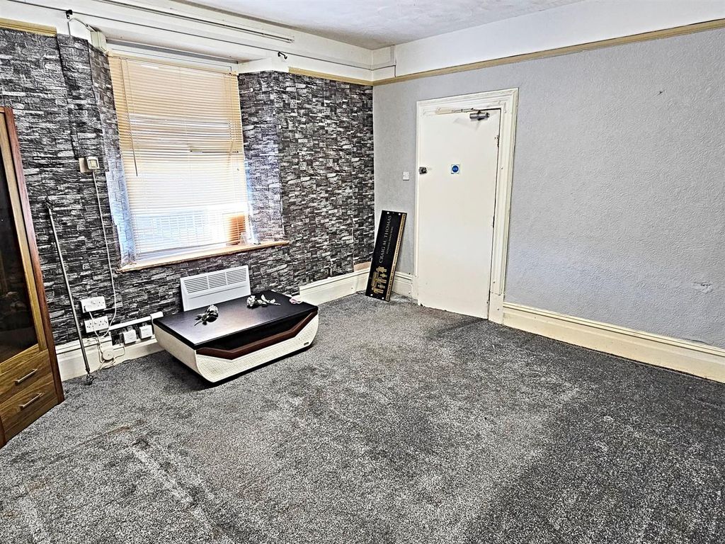 Property photo 2 of 14 Office 1