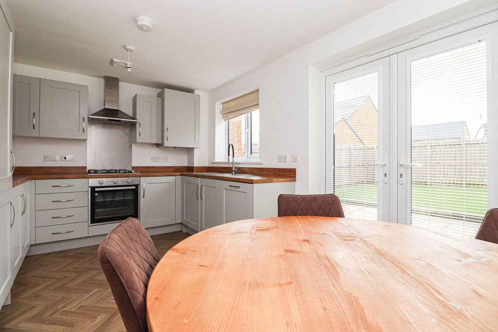 Property photo 3 of 17 Dining Kitchen