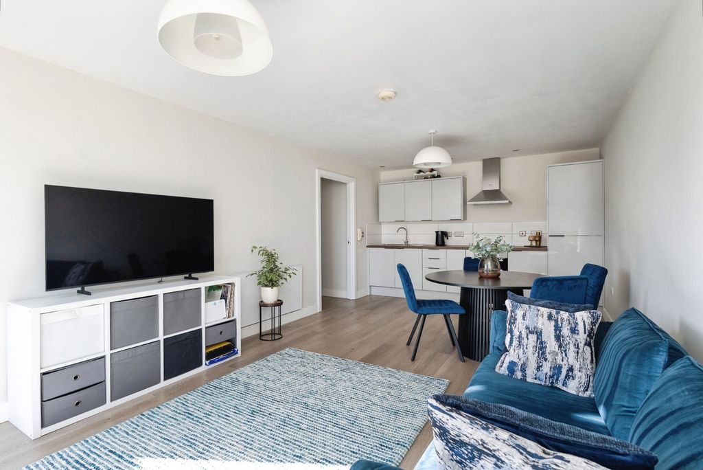 Property photo 3 of 18 Pbox-Img.Jpg