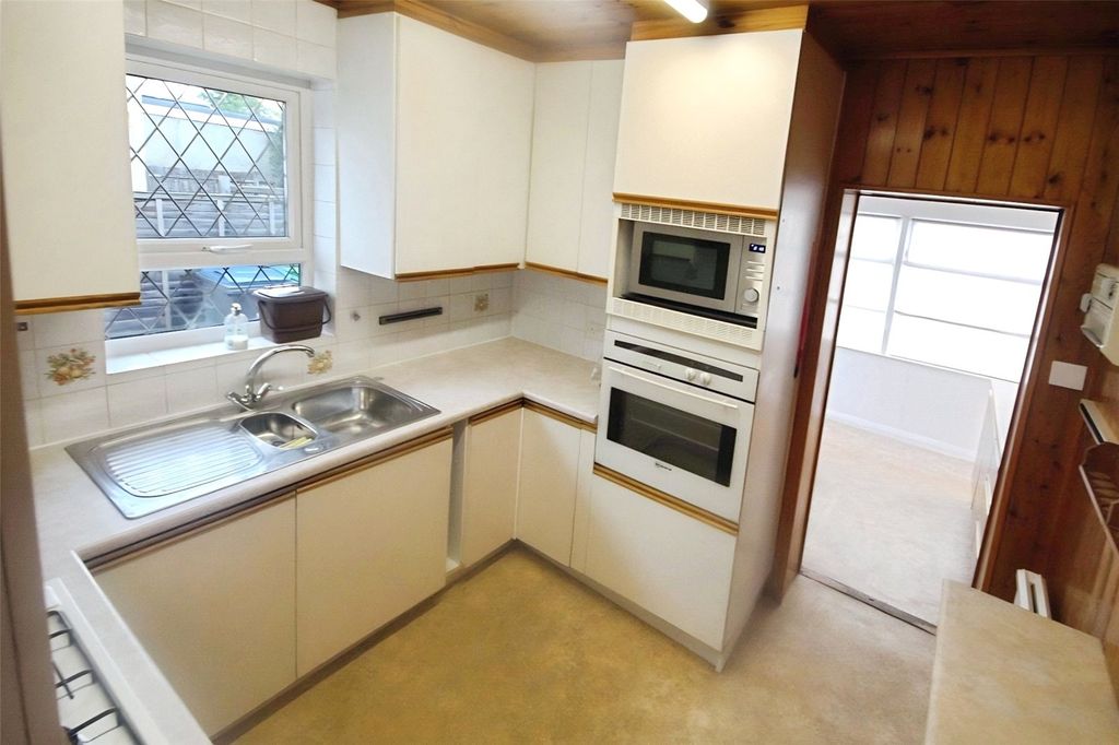 Property photo 2 of 19 Kitchen