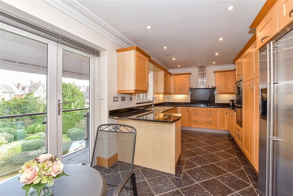 Property photo 3 of 13 Kitchen/Breakfast Room