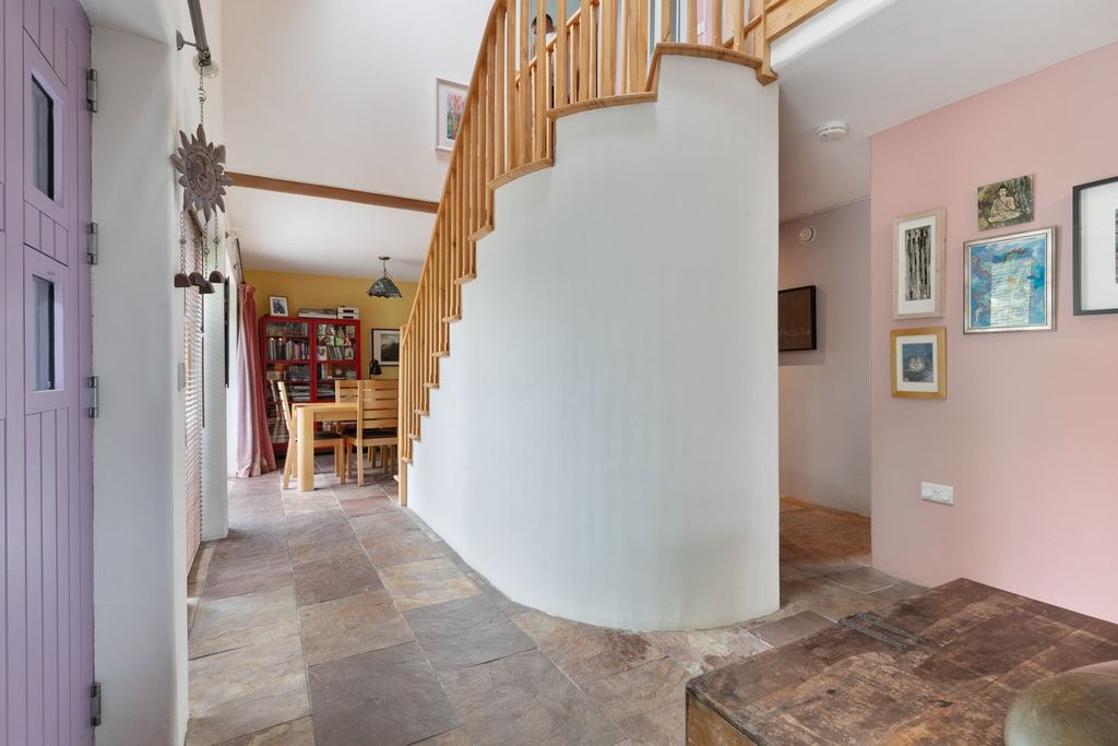 Property photo 3 of 29