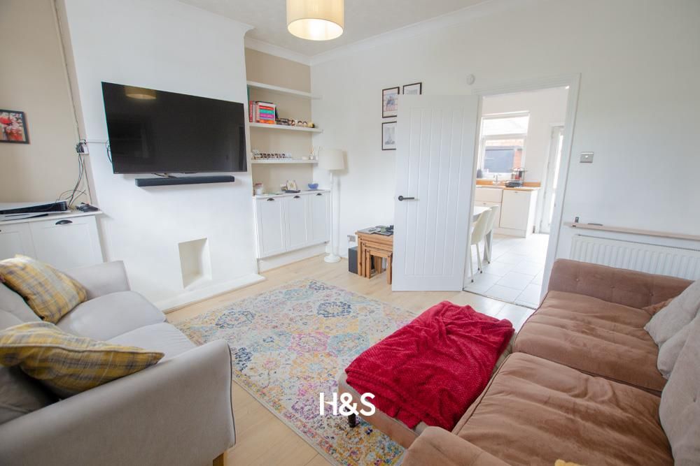 Property photo 2 of 10 43 Reddicap - Lounge.Jpg