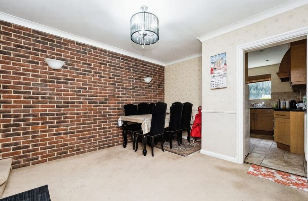 Property photo 2 of 3