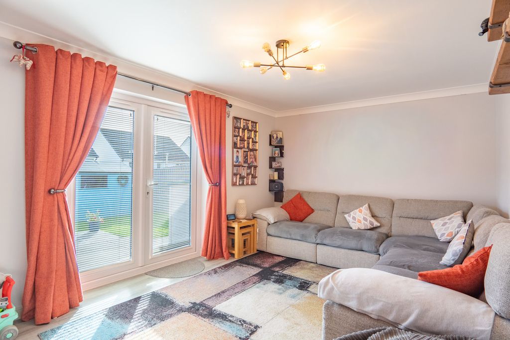 Property photo 3 of 35