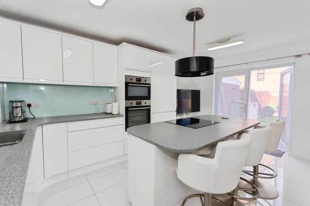 Property photo 3 of 19 Pbox-Img.Jpg