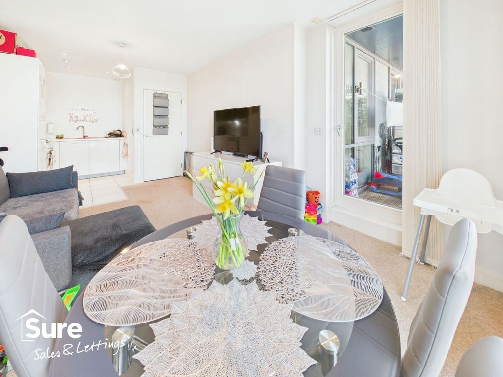 Property photo 2 of 13 4033313