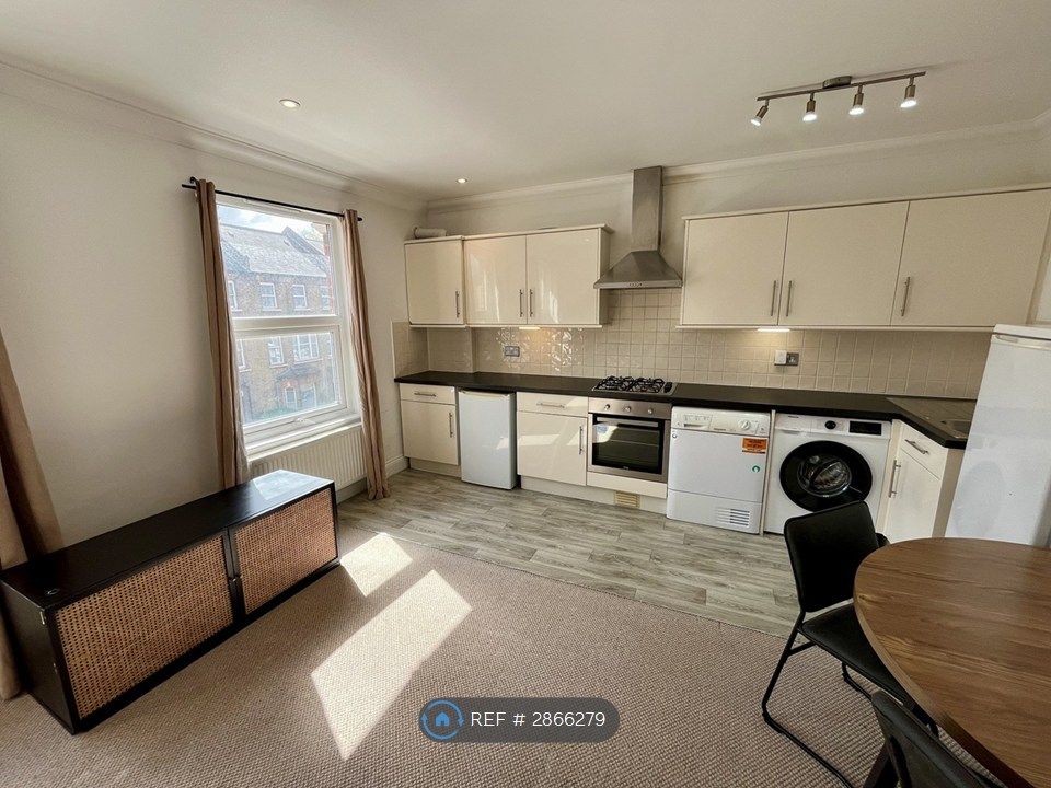 Property photo 2 of 9 Kitchen