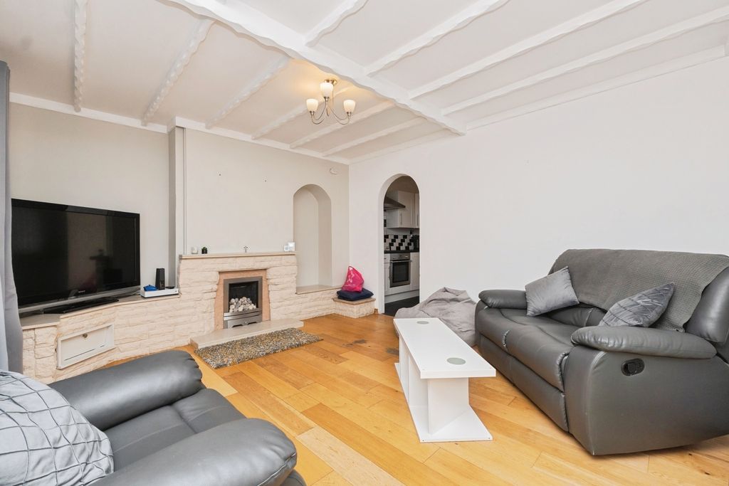 Property photo 2 of 17 Photo