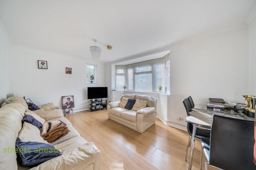 Property photo 3 of 13 86B7Ba77-88F1-4Fc...