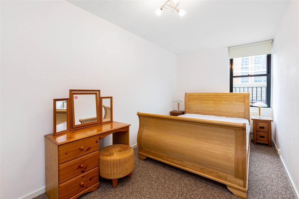 Property photo 3 of 10 Bedroom.Jpg