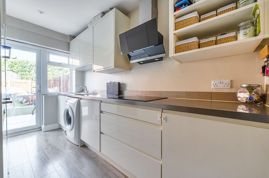 Property photo 3 of 18 5320366