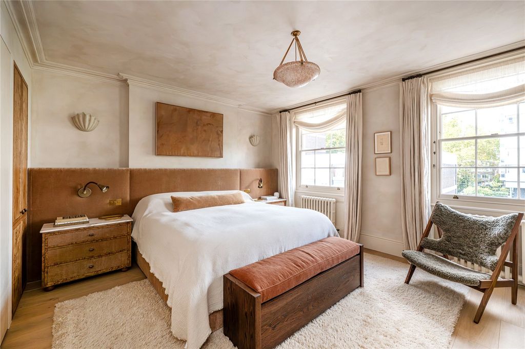 Property photo 3 of 20 Principal Bedroom