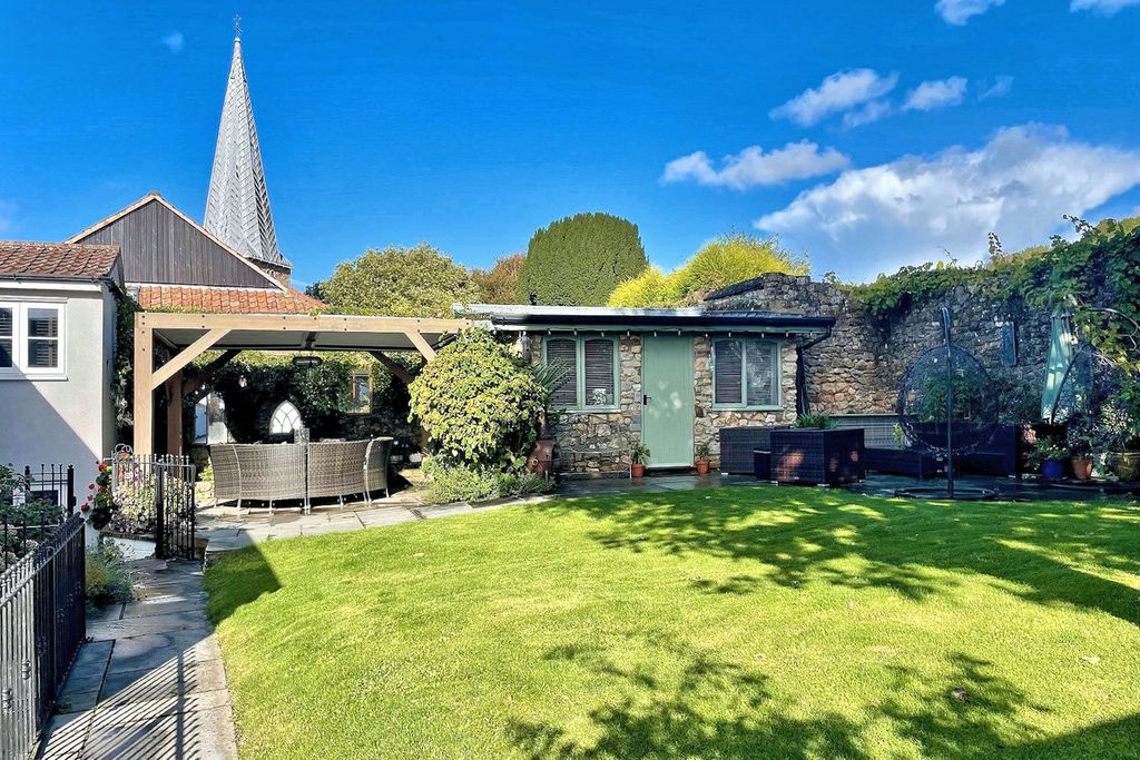 Property photo 3 of 20