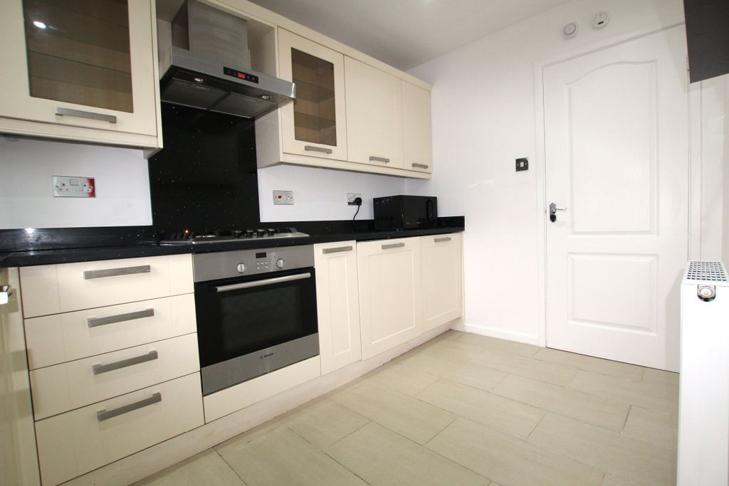 Property photo 3 of 17 Kitchen Highton Street