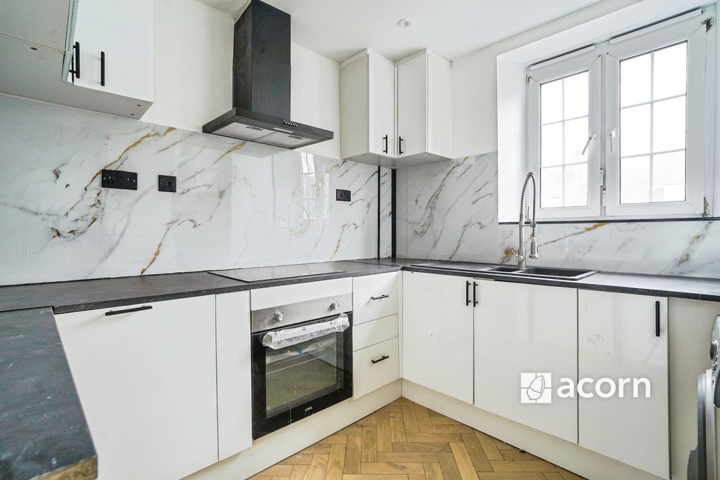 Property photo 2 of 10 Kitchen